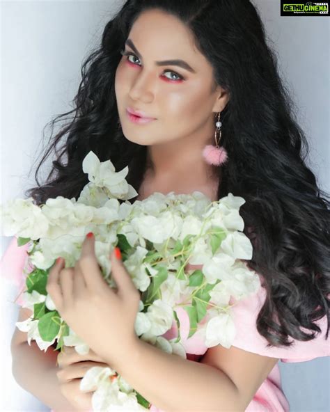 Veena Malik Instagram Goodmorning Goodvibesonly 💫⚡️ Beautiful