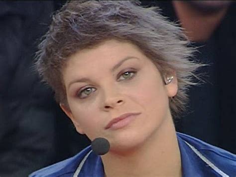 Einem breiten publikum wurde sie durch ihre teilnahme an der achten staffel der castingshow amici di. Alessandra Amoroso: "Da quando sono famosa non riesco ad ...