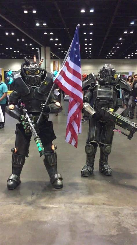 Fallout Enclave And T45 Power Armors At Orlando Megacon
