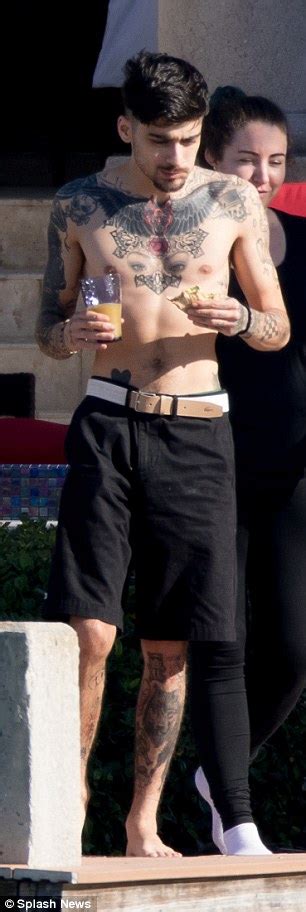 Shirtless Zayn Malik Shows Off His Heavily Inked Torso Daily Mail Online