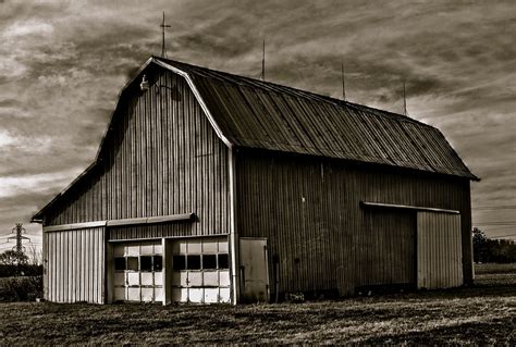 Old Barn Black And White Hdr Creme