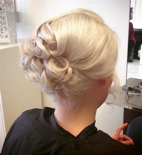 40 Hottest Prom Hairstyles For Short Hair