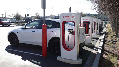 Ford To Add 15000 More Tesla Superchargers To Its Ev Charging Network