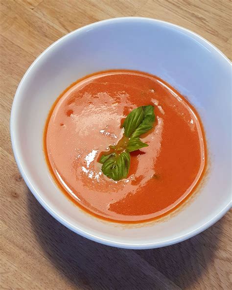 Suppen Rezept Tomaten Cremesuppe Mit Dosentomaten Und Gin