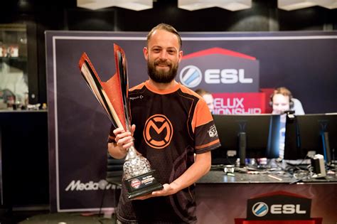 아티스트가 여러분이 있는 곳으로 찾아갑니다. Afscheid Jesse 'Narra' Marijnissen - mCon esports