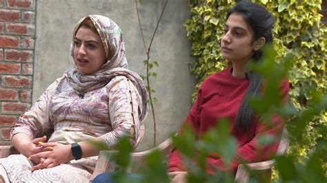 کشمیری قیدیوں کی بیٹیاں بابا جیل میں ہیں مگر مجھے روز شیشے میں دِکھتے ہیں‘ Bbc News اردو