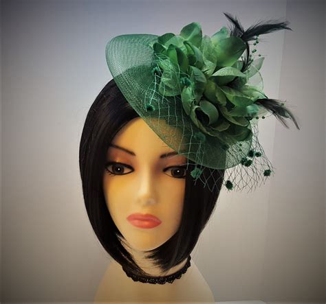 green feathered fascinator princess kate royal fascinator derby hat tea hat wedding hat