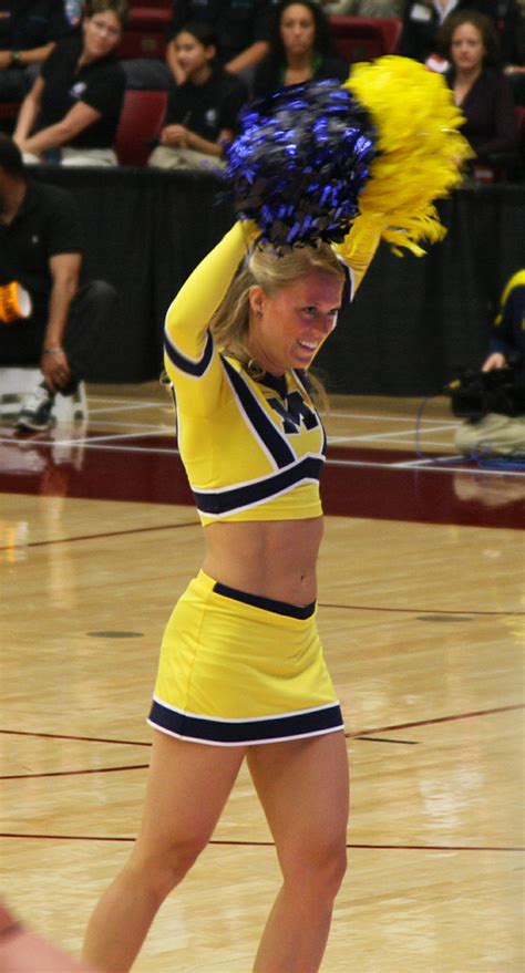 Nfl And College Cheerleaders Photos Lovely Blonde Michigan Cheerleader