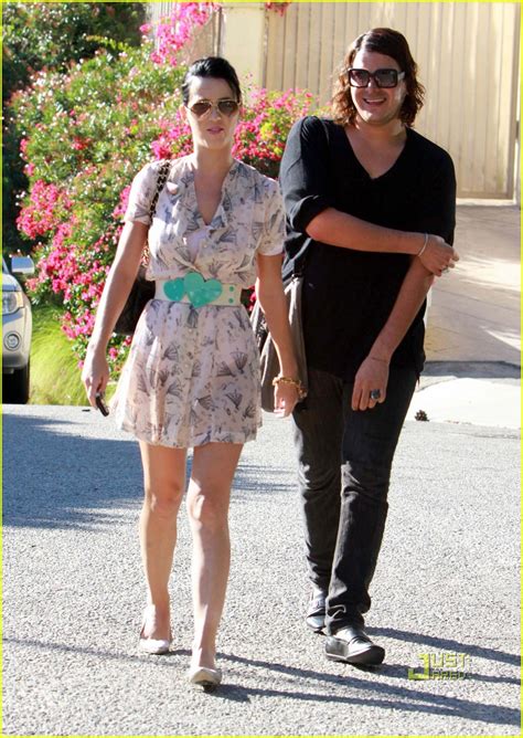 katy perry and russell brand kissing couple photo 2293911 katy perry markus molinari russell