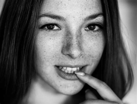 Wallpaper ID Brunette Freckles Women Face Closeup Olga Kobzar Looking At Viewer