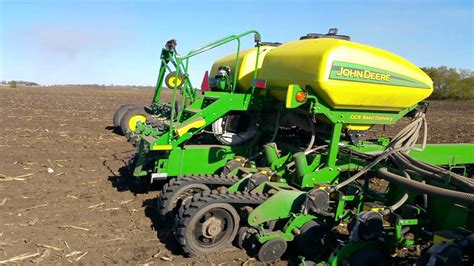 How The Corn Planter Works Youtube