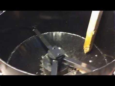 You can achieve this mulching ratio with a high mulching speed of up to 53 gallons of leaves every minute. homemade shredder/ chipper with a briggs & stratton 5HP | FunnyCat.TV