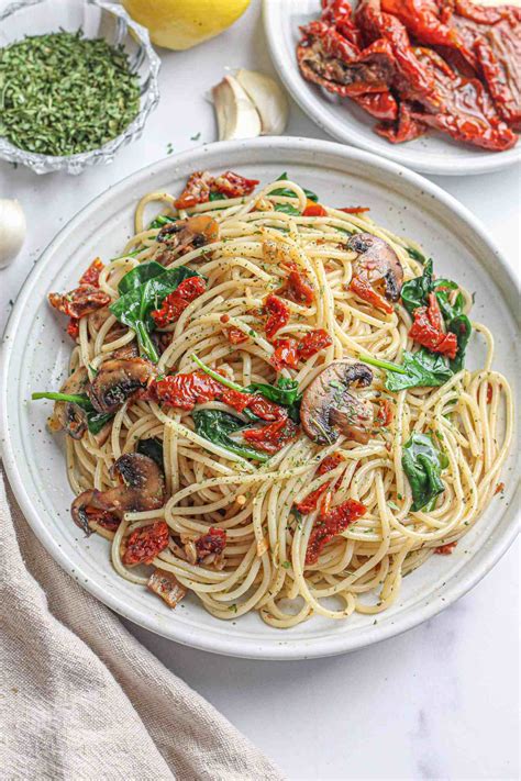 Spinach And Mushroom Spaghetti With Sun Dried Tomatoes Good Old Vegan