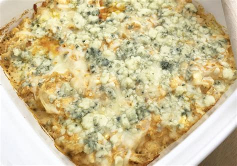 Add a layer of the cream and chicken mixture. Low Carb Keto Buffalo Chicken Casserole - 5 Dinners In 1 Hour