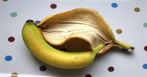 Patate, frutta e legumi il potassio nella dieta oggi sentiamo sempre più spesso nutrizionisti e dietologi parlare di uno stile alimentare sano, basato su una dieta povera di sodio ma ricca di potassio , per mantenere sotto controllo la nostra pressione arteriosa e apportare benefici al sistema cardiovascolare. Alimenti Ricchi di Potassio Quali Sono? - Metodi per dimagrire