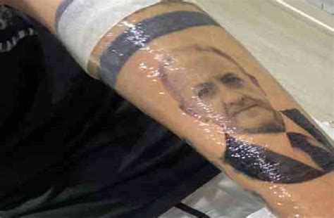 La tienda de luca es algo más que una tienda de moda. De Luca è la star del momento: finisce tatuato sul braccio ...