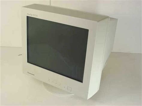 Panasonic Pf70 17 Flat Screen Panaflat Crt Monitor