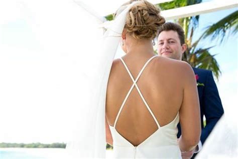 If there was one dress and accessory designer i could adorn myself with, johanna johnson would be it. Johanna Johnson Turner Second Hand Wedding Dress Save 69% ...