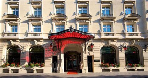 10 Beautiful Luxury Paris Hotels