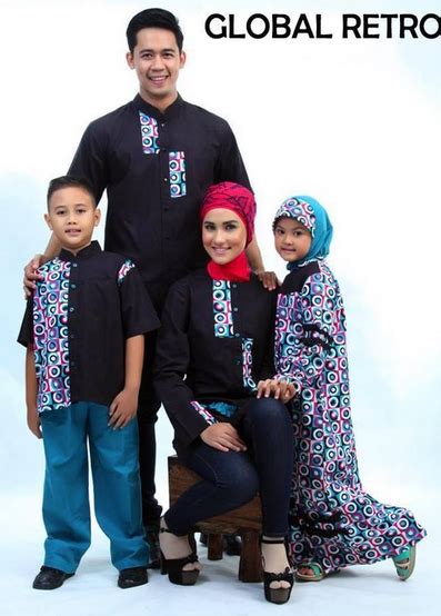 Model baju couple muslim terbaru 2019 edisi malika syari dan simple family untuk muslim yang ingin tampil serasi bersama anak. Baju Couple Muslim Bertiga Family / 3146ef36e02fab280cf529aa17eceb62.jpg (736×1104 ... : Baju ...