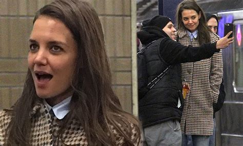 Katie Holmes Stops For A Selfie With A Commuter In New York Daily