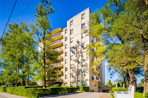 Join @rickmercer, @danikind, @juno.rinaldi, @nicoleppower, @andrewphung and @lemongivesyoulife in the #passtheplate2020. 2961 Dufferin St | Yorkdale Court Condos | Condos.ca