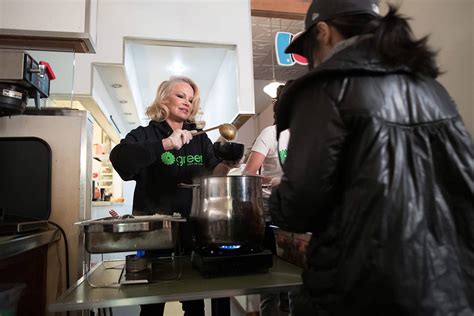 Pamela Anderson To Return To Vancouver Island For Hgtv Canada Reno Show