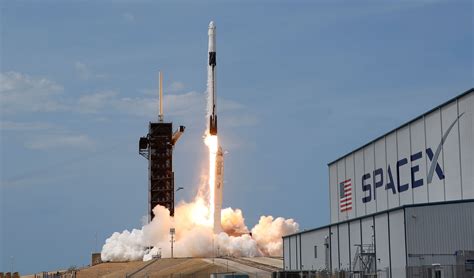 SpaceX captures the flag, beating Boeing in cosmic contest ...