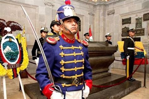 La batalla del pichincha que cada año se conmemora, en memoria de todos aquellos soldados y demás personas que participaron en ella, es un día que está presente en. Día de Ecuador: El Ejército recuerda la Batalla de Pichincha