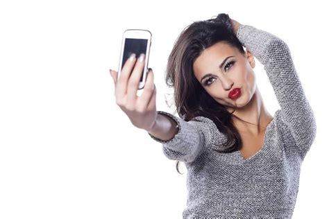 New Study Reveals Selfies Are Linked To Mental Illness