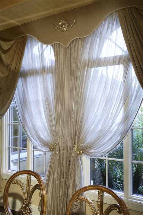 Ulinkly is for affordable custom luxury window curtains, drapes and valances with various custom selections and wholesale price, luxury curtains wholesale online. Beautiful window treatments. The gold drapes along with ...