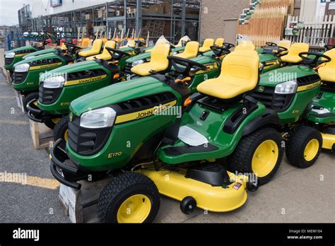 A Selection Of John Deere Lawn Tractors For Sale At A Lowes Garden