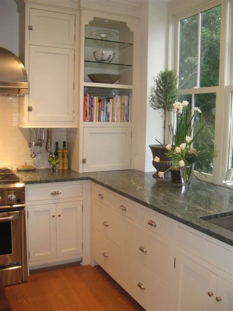 Delight in many creamy whites and neutrals, dreamy yellows, soft oranges, ocean greens. Pin by Sasa Frazz on Inspiration Kitchens | Green kitchen ...