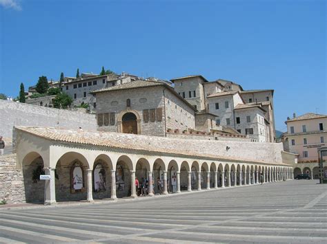 Assis Chiesa Di San Francesco Cortile Bianca And Daniel Flickr