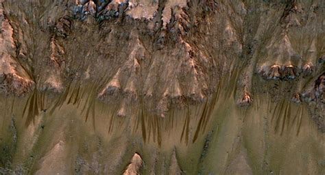 What Causes The Mysterious Slope Streaks On Mars By Asgardiaspace