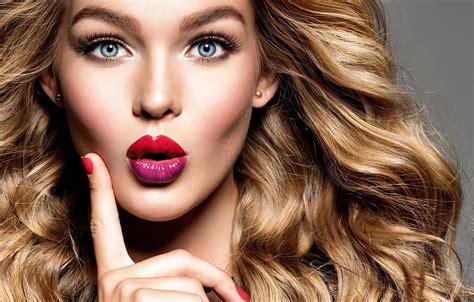 Look Face Portrait Makeup Lipstick Blonde Fashion Gesture Model