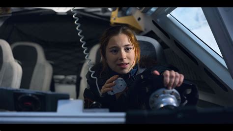 Mina Sundwall As Penny Robinson In Season 1 Episode 2 Of Lost In Space