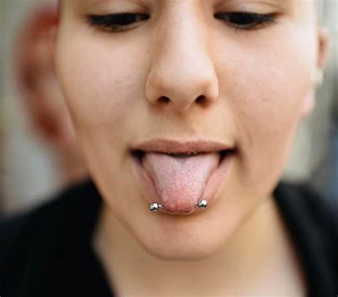 Idées de piercing de la langue avec les types, la douleur et les étapes