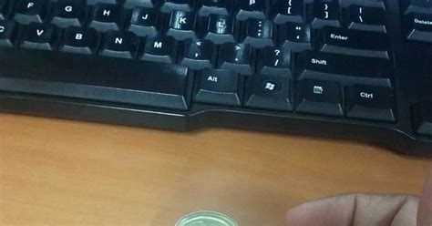 Tarik saja slider efek transparansi hingga memudarkan gambar dengan latar belakang. Alzena Shakila Riandra: Cara membuat stiker transparan dengan selotip