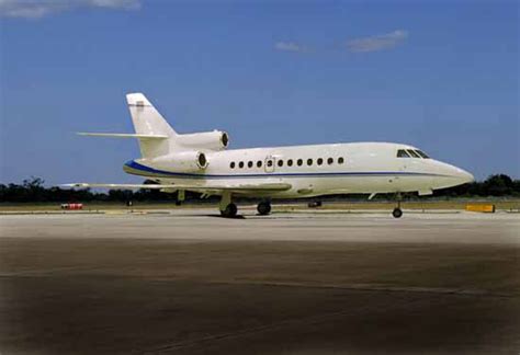 Its intelligent, strategically applied combination of fuselage materials—including kevlar, carbon fiber and titanium—yields a strong tube that weighs thousands, in. Falcon 900B Specifications, Cabin Dimensions, Performance