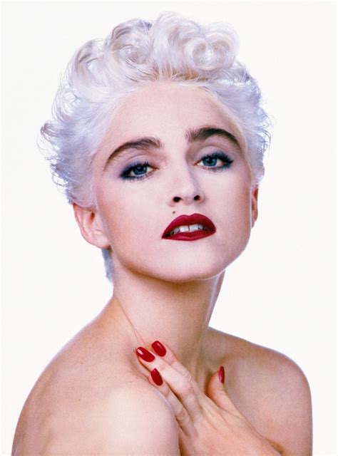 Madonna 80s makeup inspired many girls and young women to adopt a specific look: madonna 80s madonna - true blue en 2020 (con imágenes ...