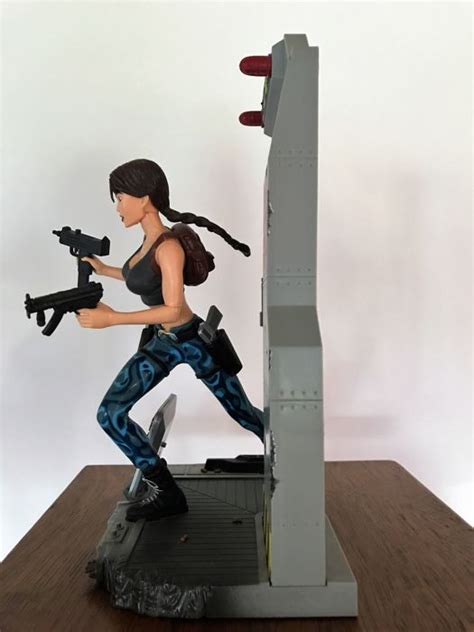 Playmates Toys Tomb Raider Lara Croft Area 51 Posable Statue