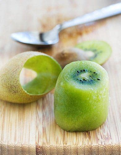 A Nifty Trick How To Peel And Cut Kiwi Fruit Steamy