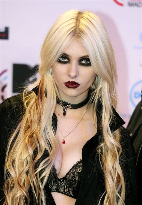 Taylor Momsen Hot Topless Photoshoots Videos