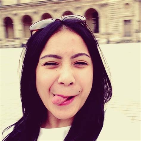 Pesona kecantikan nagita slavina dengan gaun hitam sound : Nagita Slavina : Hot MOM, Siapa yang untung Sih Rafi apa ...