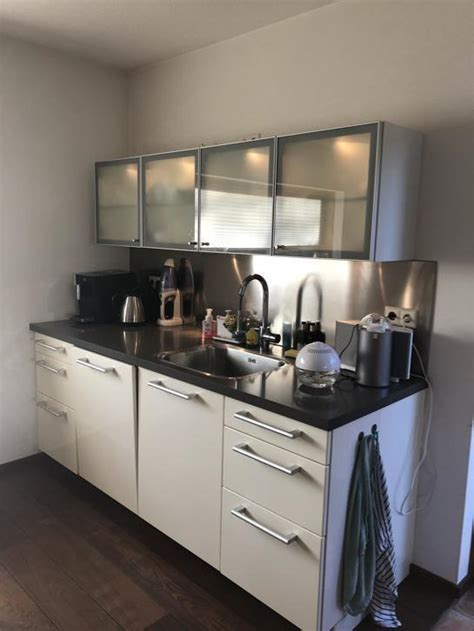 Second hand kitchen in solid wood and laminated top. "We bought a second-hand kitchen from Used Kitchens France ...