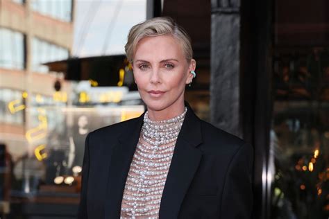 Charlize Theron Wears Gorgeous Pearl Embossed Top Pearl S Night Out
