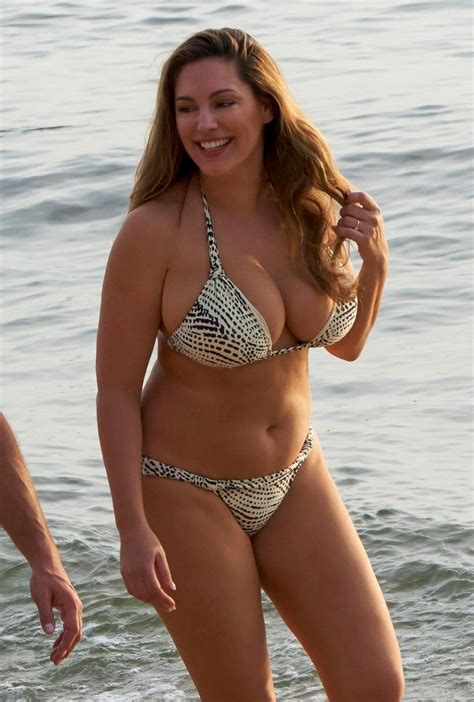 Pin By Nikolaus Getsch On Inviting Kelly Brook Kelly Brook Bikini Bikinis Bikini Body Hot