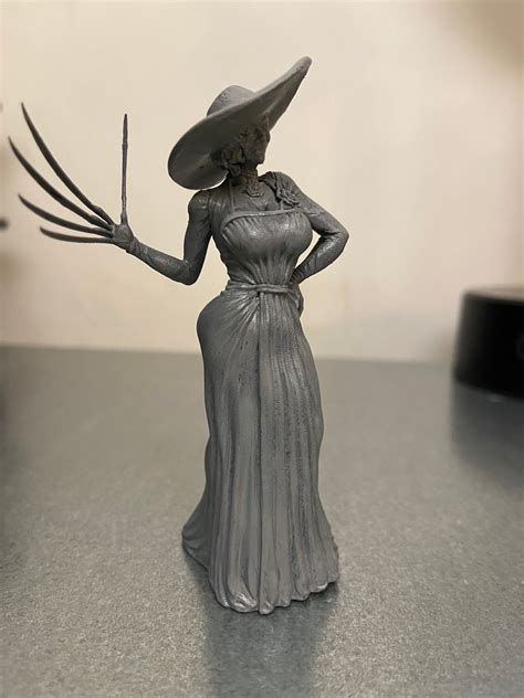 Lady Dimitrescu Figurine