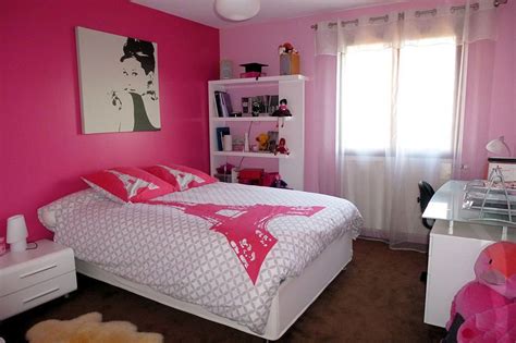 Créer une décoration murale à l'aide de masking tape coloré pour scotcher des images sur le. deco pour chambre fille 10 ans | Déco chambre fille 10 ans, Chambre a coucher design, Deco chambre